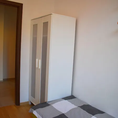 Swidnicka بيت شباب *
